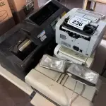 01 LUMINÁRIA DE EMERGÊNCIA MODELO SISTEMA BLH MARCA AUREONLUX, 01 MÁQUINA DE CONTAR MOEDAS E 03 MÁQUINAS DE CONTAR CÉDULAS DE MARCAS E MODELOS DIVERSOS. (NO ESTADO) ATENÇÃO! FAZER A VISITAÇÃO ANTES DE ARREMATAR, NÃO SABEMOS SE FUNCIONA, LEILÃO NÃO TEM GARANTIA E NEM DEVOLUÇÃO, SUJEITO A POSSÍVEIS AVARIAS VISÍVEIS/OCULTAS E/OU AUSÊNCIA DE COMPONENTES.