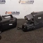 02 FILMADORAS ANTIGAS MARCAS SHARP E NATIONAL. (NO ESTADO) ATENÇÃO! FAZER A VISITAÇÃO ANTES DE ARREMATAR, NÃO SABEMOS SE FUNCIONA, LEILÃO NÃO TEM GARANTIA E NEM DEVOLUÇÃO, SUJEITO A POSSÍVEIS AVARIAS VISÍVEIS/OCULTAS E/OU AUSÊNCIA DE COMPONENTES.