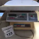 02 BALANÇAS PEDIÁTRICAS. (NO ESTADO) ATENÇÃO! FAZER A VISITAÇÃO ANTES DE ARREMATAR, NÃO SABEMOS SE FUNCIONA, LEILÃO NÃO TEM GARANTIA E NEM DEVOLUÇÃO, SUJEITO A POSSÍVEIS AVARIAS VISÍVEIS/OCULTAS E/OU AUSÊNCIA DE COMPONENTES.