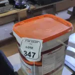 01 BALDE DE TINTA ECONÔMICA 16L NA COR BRANCO NEVE MARCA RENOCRIL. (NO ESTADO) ATENÇÃO! FAZER A VISITAÇÃO ANTES DE ARREMATAR, NÃO SABEMOS SE FUNCIONA, LEILÃO NÃO TEM GARANTIA E NEM DEVOLUÇÃO, SUJEITO A POSSÍVEIS AVARIAS VISÍVEIS/OCULTAS E/OU AUSÊNCIA DE COMPONENTES.