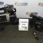 02 FILMADORAS MODELO ANTIGO. (NO ESTADO) ATENÇÃO! FAZER A VISITAÇÃO ANTES DE ARREMATAR, NÃO SABEMOS SE FUNCIONA, LEILÃO NÃO TEM GARANTIA E NEM DEVOLUÇÃO, SUJEITO A POSSÍVEIS AVARIAS VISÍVEIS/OCULTAS E/OU AUSÊNCIA DE COMPONENTES.