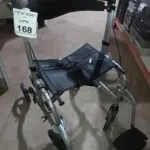 01 ANDADOR DE 04 RODAS COM ASSENTO. (NO ESTADO) ATENÇÃO! FAZER A VISITAÇÃO ANTES DE ARREMATAR, NÃO SABEMOS SE FUNCIONA, LEILÃO NÃO TEM GARANTIA E NEM DEVOLUÇÃO, SUJEITO A POSSÍVEIS AVARIAS VISÍVEIS/OCULTAS E/OU AUSÊNCIA DE COMPONENTES.