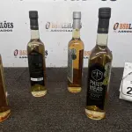 04 GARRAFAS DE HIDROMEL DE 500ML DE SABORES DIVERSOS MARCA PHILIP MEAD. (NO ESTADO) ATENÇÃO! FAZER A VISITAÇÃO ANTES DE ARREMATAR, NÃO SABEMOS SE FUNCIONA, LEILÃO NÃO TEM GARANTIA E NEM DEVOLUÇÃO, SUJEITO A POSSÍVEIS AVARIAS VISÍVEIS/OCULTAS E/OU AUSÊNCIA DE COMPONENTES.
