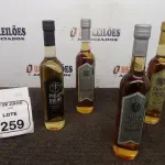 04 GARRAFAS DE HIDROMEL DE 500ML DE SABORES DIVERSOS MARCA PHILIP MEAD. (NO ESTADO) ATENÇÃO! FAZER A VISITAÇÃO ANTES DE ARREMATAR, NÃO SABEMOS SE FUNCIONA, LEILÃO NÃO TEM GARANTIA E NEM DEVOLUÇÃO, SUJEITO A POSSÍVEIS AVARIAS VISÍVEIS/OCULTAS E/OU AUSÊNCIA DE COMPONENTES.