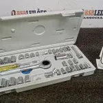 01 KIT DE CHAVE CATRACA COM JOGO DE BITS E CASE. (NO ESTADO) ATENÇÃO! FAZER A VISITAÇÃO ANTES DE ARREMATAR, NÃO SABEMOS SE FUNCIONA, LEILÃO NÃO TEM GARANTIA E NEM DEVOLUÇÃO, SUJEITO A POSSÍVEIS AVARIAS VISÍVEIS/OCULTAS E/OU AUSÊNCIA DE COMPONENTES.