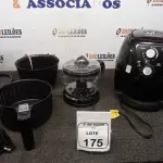 01 AIR FRYER, 01 BATEDEIRA E 01 ESPREMEDOR DE FRUTAS MARCA MONDIAL. (NO ESTADO) ATENÇÃO! FAZER A VISITAÇÃO ANTES DE ARREMATAR, NÃO SABEMOS SE FUNCIONA, LEILÃO NÃO TEM GARANTIA E NEM DEVOLUÇÃO, SUJEITO A POSSÍVEIS AVARIAS VISÍVEIS/OCULTAS E/OU AUSÊNCIA DE COMPONENTES.