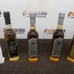 04 GARRAFAS DE HIDROMEL DE 500ML DE SABORES DIVERSOS MARCA PHILIP MEAD. (NO ESTADO) ATENÇÃO! FAZER A VISITAÇÃO ANTES DE ARREMATAR, NÃO SABEMOS SE FUNCIONA, LEILÃO NÃO TEM GARANTIA E NEM DEVOLUÇÃO, SUJEITO A POSSÍVEIS AVARIAS VISÍVEIS/OCULTAS E/OU AUSÊNCIA DE COMPONENTES.