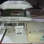 02 BALANÇAS PEDIÁTRICAS. (NO ESTADO) ATENÇÃO! FAZER A VISITAÇÃO ANTES DE ARREMATAR, NÃO SABEMOS SE FUNCIONA, LEILÃO NÃO TEM GARANTIA E NEM DEVOLUÇÃO, SUJEITO A POSSÍVEIS AVARIAS VISÍVEIS/OCULTAS E/OU AUSÊNCIA DE COMPONENTES.