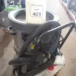01 MÁQUINA EXTRATORA PROFISSIONAL DE ÁGUA QUENTE E VAPOR MODELO GV ETNA MARCA LAVOR. (NO ESTADO) ATENÇÃO! FAZER A VISITAÇÃO ANTES DE ARREMATAR, NÃO SABEMOS SE FUNCIONA, LEILÃO NÃO TEM GARANTIA E NEM DEVOLUÇÃO, SUJEITO A POSSÍVEIS AVARIAS VISÍVEIS/OCULTAS E/OU AUSÊNCIA DE COMPONENTES.