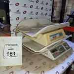 02 BALANÇAS PEDIÁTRICAS. (NO ESTADO) ATENÇÃO! FAZER A VISITAÇÃO ANTES DE ARREMATAR, NÃO SABEMOS SE FUNCIONA, LEILÃO NÃO TEM GARANTIA E NEM DEVOLUÇÃO, SUJEITO A POSSÍVEIS AVARIAS VISÍVEIS/OCULTAS E/OU AUSÊNCIA DE COMPONENTES.