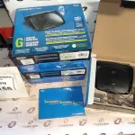 05 ROUTERS DE BANDA LARGA MARCA CISCO. (NO ESTADO) ATENÇÃO! FAZER A VISITAÇÃO ANTES DE ARREMATAR, NÃO SABEMOS SE FUNCIONA, LEILÃO NÃO TEM GARANTIA E NEM DEVOLUÇÃO, SUJEITO A POSSÍVEIS AVARIAS VISÍVEIS/OCULTAS E/OU AUSÊNCIA DE COMPONENTES.