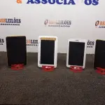 06 TABLETS DE MARCAS E MODELOS DIVERSOS SEM FONTE. (NO ESTADO) ATENÇÃO! FAZER A VISITAÇÃO ANTES DE ARREMATAR, NÃO SABEMOS SE FUNCIONA, LEILÃO NÃO TEM GARANTIA E NEM DEVOLUÇÃO, SUJEITO A POSSÍVEIS AVARIAS VISÍVEIS/OCULTAS E/OU AUSÊNCIA DE COMPONENTES.
