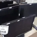 06 MONITORES DE MARCAS E MODELOS DIVERSOS. (NO ESTADO) ATENÇÃO! FAZER A VISITAÇÃO ANTES DE ARREMATAR, NÃO SABEMOS SE FUNCIONA, LEILÃO NÃO TEM GARANTIA E NEM DEVOLUÇÃO, SUJEITO A POSSÍVEIS AVARIAS VISÍVEIS/OCULTAS E/OU AUSÊNCIA DE COMPONENTES.