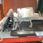 01 MÁQUINA DE ESCREVER MODELO ET 121 MARCA OLIVETTI E VÁRIOS APARELHOS TE TELEFONE. (NO ESTADO) ATENÇÃO! FAZER A VISITAÇÃO ANTES DE ARREMATAR, NÃO SABEMOS SE FUNCIONA, LEILÃO NÃO TEM GARANTIA E NEM DEVOLUÇÃO, SUJEITO A POSSÍVEIS AVARIAS VISÍVEIS/OCULTAS E/OU AUSÊNCIA DE COMPONENTES.