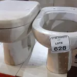 02 VASOS SANITÁRIOS. (NO ESTADO) ATENÇÃO! FAZER A VISITAÇÃO ANTES DE ARREMATAR, NÃO SABEMOS SE FUNCIONA, LEILÃO NÃO TEM GARANTIA E NEM DEVOLUÇÃO, SUJEITO A POSSÍVEIS AVARIAS VISÍVEIS/OCULTAS E/OU AUSÊNCIA DE COMPONENTES.