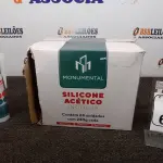 24 UNIDADES DE SILICONE ACÉTICO INCOLOR COM 240G CADA MARCA MONUMENTAL. (NO ESTADO) ATENÇÃO! FAZER A VISITAÇÃO ANTES DE ARREMATAR, NÃO SABEMOS SE FUNCIONA, LEILÃO NÃO TEM GARANTIA E NEM DEVOLUÇÃO, SUJEITO A POSSÍVEIS AVARIAS VISÍVEIS/OCULTAS E/OU AUSÊNCIA DE COMPONENTES.
