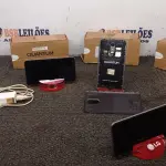 03 CELULARES MARCA QUANTUM. (NO ESTADO) ATENÇÃO! FAZER A VISITAÇÃO ANTES DE ARREMATAR, NÃO SABEMOS SE FUNCIONA, LEILÃO NÃO TEM GARANTIA E NEM DEVOLUÇÃO, SUJEITO A POSSÍVEIS AVARIAS VISÍVEIS/OCULTAS E/OU AUSÊNCIA DE COMPONENTES.