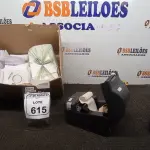 02 IMPRESSORAS TÉRMICAS E 01 CAIXA COM GRANDE QUANTIDADE DE CD VIRGEM MARCA MAXPRINT. (NO ESTADO) ATENÇÃO! FAZER A VISITAÇÃO ANTES DE ARREMATAR, NÃO SABEMOS SE FUNCIONA, LEILÃO NÃO TEM GARANTIA E NEM DEVOLUÇÃO, SUJEITO A POSSÍVEIS AVARIAS VISÍVEIS/OCULTAS E/OU AUSÊNCIA DE COMPONENTES.