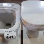 02 VASOS SANITÁRIOS. (NO ESTADO) ATENÇÃO! FAZER A VISITAÇÃO ANTES DE ARREMATAR, NÃO SABEMOS SE FUNCIONA, LEILÃO NÃO TEM GARANTIA E NEM DEVOLUÇÃO, SUJEITO A POSSÍVEIS AVARIAS VISÍVEIS/OCULTAS E/OU AUSÊNCIA DE COMPONENTES.