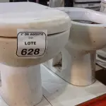02 VASOS SANITÁRIOS. (NO ESTADO) ATENÇÃO! FAZER A VISITAÇÃO ANTES DE ARREMATAR, NÃO SABEMOS SE FUNCIONA, LEILÃO NÃO TEM GARANTIA E NEM DEVOLUÇÃO, SUJEITO A POSSÍVEIS AVARIAS VISÍVEIS/OCULTAS E/OU AUSÊNCIA DE COMPONENTES.