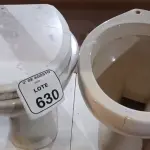 02 VASOS SANITÁRIOS. (NO ESTADO) ATENÇÃO! FAZER A VISITAÇÃO ANTES DE ARREMATAR, NÃO SABEMOS SE FUNCIONA, LEILÃO NÃO TEM GARANTIA E NEM DEVOLUÇÃO, SUJEITO A POSSÍVEIS AVARIAS VISÍVEIS/OCULTAS E/OU AUSÊNCIA DE COMPONENTES.