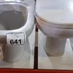 02 VASOS SANITÁRIOS. (NO ESTADO) ATENÇÃO! FAZER A VISITAÇÃO ANTES DE ARREMATAR, NÃO SABEMOS SE FUNCIONA, LEILÃO NÃO TEM GARANTIA E NEM DEVOLUÇÃO, SUJEITO A POSSÍVEIS AVARIAS VISÍVEIS/OCULTAS E/OU AUSÊNCIA DE COMPONENTES.