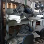 03 MESAS E 03 CADEIRAS DE ESCRITÓRIO GIRATÓRIAS. (NO ESTADO) ATENÇÃO! FAZER A VISITAÇÃO ANTES DE ARREMATAR, NÃO SABEMOS SE FUNCIONA, LEILÃO NÃO TEM GARANTIA E NEM DEVOLUÇÃO, SUJEITO A POSSÍVEIS AVARIAS VISÍVEIS/OCULTAS E/OU AUSÊNCIA DE COMPONENTES.