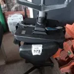 02 CADEIRAS DE ESCRITÓRIO GIRATÓRIAS. (NO ESTADO) ATENÇÃO! FAZER A VISITAÇÃO ANTES DE ARREMATAR, NÃO SABEMOS SE FUNCIONA, LEILÃO NÃO TEM GARANTIA E NEM DEVOLUÇÃO, SUJEITO A POSSÍVEIS AVARIAS VISÍVEIS/OCULTAS E/OU AUSÊNCIA DE COMPONENTES.