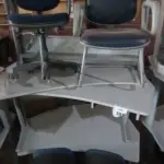 03 MESAS, 01 CADEIRA DE PÉS FIXOS E 03 CADEIRAS DE ESCRITÓRIO GIRATÓRIAS. (NO ESTADO) ATENÇÃO! FAZER A VISITAÇÃO ANTES DE ARREMATAR, NÃO SABEMOS SE FUNCIONA, LEILÃO NÃO TEM GARANTIA E NEM DEVOLUÇÃO, SUJEITO A POSSÍVEIS AVARIAS VISÍVEIS/OCULTAS E/OU AUSÊNCIA DE COMPONENTES.