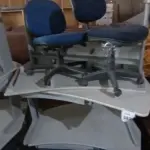03 MESAS E 04 CADEIRAS DE ESCRITÓRIO GIRATÓRIAS. (NO ESTADO) ATENÇÃO! FAZER A VISITAÇÃO ANTES DE ARREMATAR, NÃO SABEMOS SE FUNCIONA, LEILÃO NÃO TEM GARANTIA E NEM DEVOLUÇÃO, SUJEITO A POSSÍVEIS AVARIAS VISÍVEIS/OCULTAS E/OU AUSÊNCIA DE COMPONENTES.