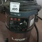01 MÁQUINA EXTRATORA PROFISSIONAL DE ÁGUA QUENTE E VAPOR MODELO GV ETNA MARCA LAVOR. (NO ESTADO) ATENÇÃO! FAZER A VISITAÇÃO ANTES DE ARREMATAR, NÃO SABEMOS SE FUNCIONA, LEILÃO NÃO TEM GARANTIA E NEM DEVOLUÇÃO, SUJEITO A POSSÍVEIS AVARIAS VISÍVEIS/OCULTAS E/OU AUSÊNCIA DE COMPONENTES.
