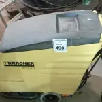 01 MÁQUINA DE LAVAR PISOS INDUSTRIAL MODELO BD 530 MARCA KARCHER. (NO ESTADO) ATENÇÃO! FAZER A VISITAÇÃO ANTES DE ARREMATAR, NÃO SABEMOS SE FUNCIONA, LEILÃO NÃO TEM GARANTIA E NEM DEVOLUÇÃO, SUJEITO A POSSÍVEIS AVARIAS VISÍVEIS/OCULTAS E/OU AUSÊNCIA DE COMPONENTES.