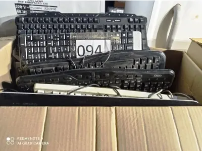 LOTE 094 - 01 LOTE COM VÁRIOS TECLADOS MARCAS E MODELOS DIVERSOS. (NO ESTADO) (NÃO SABEMOS O ESTADO, EXAMINAR O PRODUTO POIS LEILÃO NÃO TEM DEVOLUÇÃO).