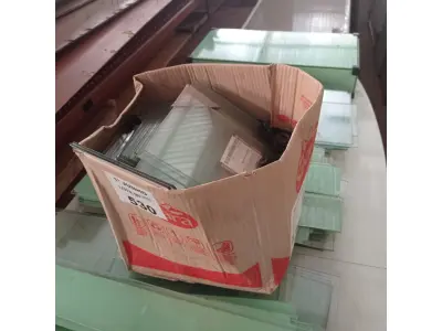 LOTE 530 - 01 ESTANTE DE VIDRO MODULAR DESMONTADA. (NO ESTADO, LEILÃO NÃO TEM GARANTIA E NEM DEVOLUÇÃO, SUJEITO A POSSÍVEIS AVARIAS VISÍVEIS/OCULTAS E/OU AUSÊNCIA DE COMPONENTES).