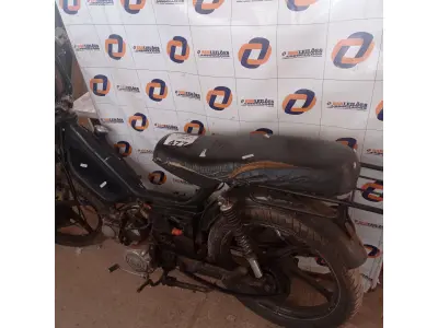 LOTE 477 - 01 MOTO SHINERAY 100CC. (NO ESTADO, LEILÃO NÃO TEM GARANTIA E NEM DEVOLUÇÃO, SUJEITO A POSSÍVEIS AVARIAS VISÍVEIS/OCULTAS E/OU AUSÊNCIA DE COMPONENTES).