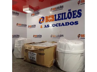 LOTE 127 - 02 FRASQUEIRAS COM 04 REFIS DE TOALHAS UMEDECIDAS. (NO ESTADO, LEILÃO NÃO TEM GARANTIA E NEM DEVOLUÇÃO, SUJEITO A POSSÍVEIS AVARIAS VISÍVEIS/OCULTAS E/OU AUSÊNCIA DE COMPONENTES).
