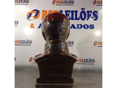 LOTE 070 - 01 BUSTO DE SIMÓN BOLÍVAR. (NO ESTADO, LEILÃO NÃO TEM GARANTIA E NEM DEVOLUÇÃO, SUJEITO A POSSÍVEIS AVARIAS VISÍVEIS/OCULTAS E/OU AUSÊNCIA DE COMPONENTES).