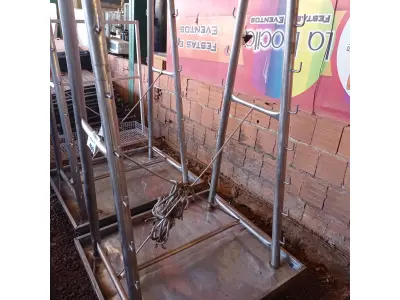 LOTE 499 - 01 GANCHEIRA PARA CÂMARA FRIA EM INOX. (NO ESTADO, LEILÃO NÃO TEM GARANTIA E NEM DEVOLUÇÃO, SUJEITO A POSSÍVEIS AVARIAS VISÍVEIS/OCULTAS E/OU AUSÊNCIA DE COMPONENTES).