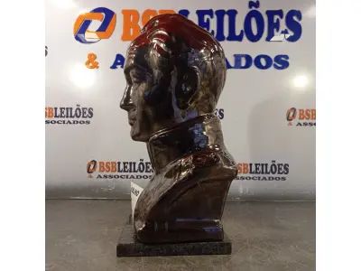 LOTE 070 - 01 BUSTO DE SIMÓN BOLÍVAR. (NO ESTADO, LEILÃO NÃO TEM GARANTIA E NEM DEVOLUÇÃO, SUJEITO A POSSÍVEIS AVARIAS VISÍVEIS/OCULTAS E/OU AUSÊNCIA DE COMPONENTES).