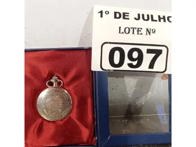 LOTE 097 - 01 RELÓGIO DE BOLSO ANALÓGICO. (NO ESTADO, LEILÃO NÃO TEM GARANTIA E NEM DEVOLUÇÃO, SUJEITO A POSSÍVEIS AVARIAS VISÍVEIS/OCULTAS E/OU AUSÊNCIA DE COMPONENTES).