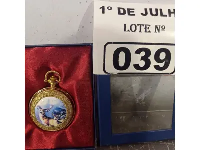 LOTE 039 - 01 RELÓGIO DE BOLSO ANALÓGICO. (NO ESTADO, LEILÃO NÃO TEM GARANTIA E NEM DEVOLUÇÃO, SUJEITO A POSSÍVEIS AVARIAS VISÍVEIS/OCULTAS E/OU AUSÊNCIA DE COMPONENTES).
