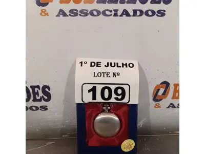 LOTE 109 - 01 RELÓGIO DE PULSO ANALÓGICO. (NO ESTADO, LEILÃO NÃO TEM GARANTIA E NEM DEVOLUÇÃO, SUJEITO A POSSÍVEIS AVARIAS VISÍVEIS/OCULTAS E/OU AUSÊNCIA DE COMPONENTES).