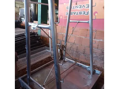 LOTE 500 - 01 GANCHEIRA PARA CÂMARA FRIA EM INOX. (NO ESTADO, LEILÃO NÃO TEM GARANTIA E NEM DEVOLUÇÃO, SUJEITO A POSSÍVEIS AVARIAS VISÍVEIS/OCULTAS E/OU AUSÊNCIA DE COMPONENTES).
