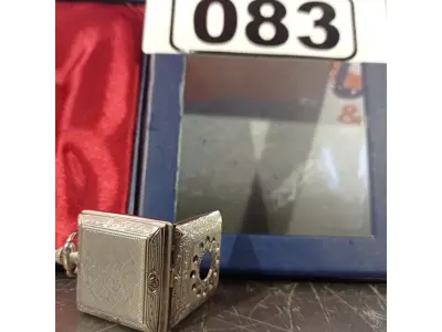 LOTE 083 - 01 RELÓGIO DE BOLSO ANALÓGICO. (NO ESTADO, LEILÃO NÃO TEM GARANTIA E NEM DEVOLUÇÃO, SUJEITO A POSSÍVEIS AVARIAS VISÍVEIS/OCULTAS E/OU AUSÊNCIA DE COMPONENTES).