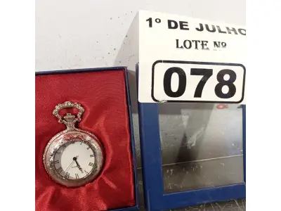 LOTE 078 - 01 RELÓGIO DE BOLSO ANALÓGICO. (NO ESTADO, LEILÃO NÃO TEM GARANTIA E NEM DEVOLUÇÃO, SUJEITO A POSSÍVEIS AVARIAS VISÍVEIS/OCULTAS E/OU AUSÊNCIA DE COMPONENTES).