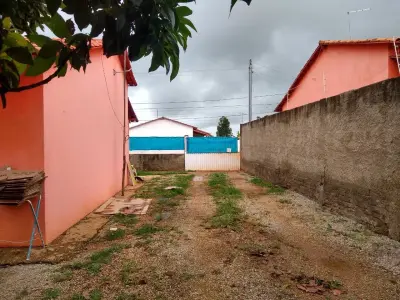 LOTE 001 - 01 CASA NA QUADRA 97, LOTE 027 SITUADO NO LOTEAMENTO JARDIM AMÉRICA IV , ÁGUAS LINDAS - GO, MATRICULA Nº 27551, LOTE COM 252,00 m² (NO ESTADO) (VISITAÇÃO AGENDAR 61-98153-0503)0