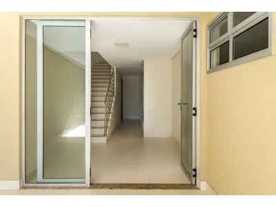 LOTE 001 - 01 PRÉDIO RESIDENCIAL NA CEILÂNDIA SUL, QNM 09, CONJUNTO D LOTE 43.COM TERRENO DE 250 M²E EDIFICAÇÃO COM ÁREA DE 421,19M², POSSUI 09 KITINETES TODAS EM PORCELANATO 72X72, JARDIM DE INVERNO CENTRAL. APARTAMENTOS PRIMEIRO ANDAR 101,102,103 E 104, APARTAMENTOS SEGUNDO ANDAR 201, 202, 203, 204 E 205. (NO ESTADO)(VISITAÇÃO AGENDAR (6198153-0503/WHATSAPP) (NÃO POSSUI DÉBITOS)