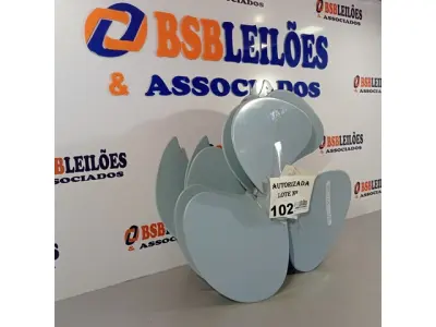 LOTE 102 - 05 HÉLICES DO VENTILADOR MALLORY 40CM. (NO ESTADO, NÃO SABEMOS SE FUNCIONA. LEILÃO NÃO TEM GARANTIA E NEM DEVOLUÇÃO).