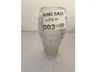 LOTE 003 - 01 VASO EM CRISTAL PARA FLORES TODO TRABALHADO. (NO ESTADO DE CONSERVAÇÃO QUE SE ENCONTRA)