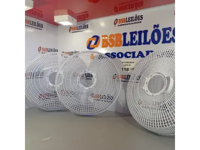 LOTE 118 - 04 GRADES DE VENTILADORES DIVERSOS. (NO ESTADO, NÃO SABEMOS SE FUNCIONA. LEILÃO NÃO TEM GARANTIA E NEM DEVOLUÇÃO).